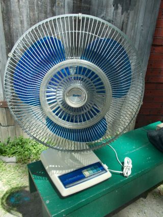 Vintage Large Lasko Fan 18 - Inch Oscillating 3 - Speed W/ Arctic Blue Blade Prop