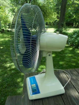 VINTAGE LARGE LASKO FAN 18 - INCH OSCILLATING 3 - SPEED w/ ARCTIC BLUE BLADE PROP 6