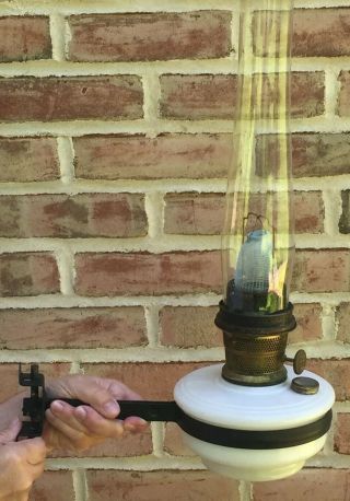 Complete - Vintage Aladdin Rr Caboose Lamp & Bracket Oil/kero - Alacite