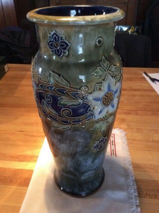 A Rare Royal Doulton Lambeth Art Nouveau Vase by Ethel Beard. 7