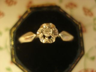 & Finely Crafted Antique Art Deco 9ct Gold: Sparkling Diamond Set Ring
