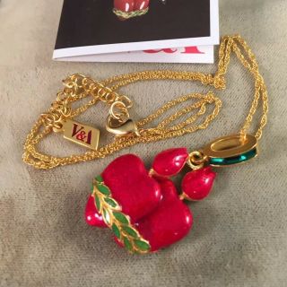 Vintage Jewellery Fabulous V&A Museum Enamelled Flaming Hearts Pendant & Chain 4