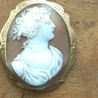 9ct Vintage Victorian Shell Cameo Brooch Pin.