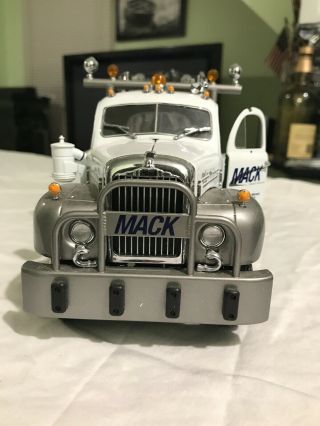 Extremely Rare First Gear 1/25 Mack Towing Australia B61 Tow Truck, 7