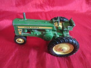 VINTAGE JOHN DEERE MODEL TRACTOR MADE IN USA UNKNOWN YEAR OR MODEL UNMARKED 2