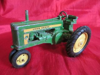 VINTAGE JOHN DEERE MODEL TRACTOR MADE IN USA UNKNOWN YEAR OR MODEL UNMARKED 3
