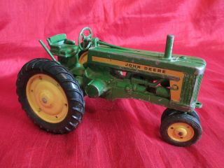 VINTAGE JOHN DEERE MODEL TRACTOR MADE IN USA UNKNOWN YEAR OR MODEL UNMARKED 4