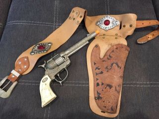 Vintage 1950’s Wild Bill Hickok Cap Gun W/holster By Leslie Henry Read Descript.