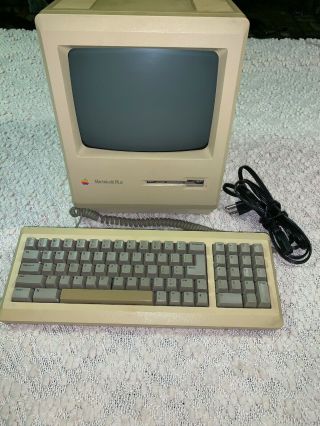 Vintage Apple Macintosh Plus Desktop Computer And Keyboard M0001a Parts/repair