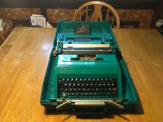 Vintage Typewriter Olivetti Underwood Studio 45 Portable Made In Spain W/ Case