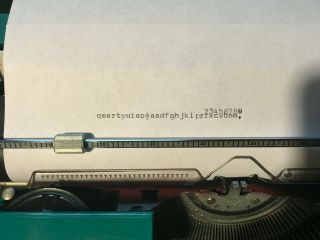 vintage typewriter Olivetti Underwood Studio 45 portable made in Spain w/ case 5