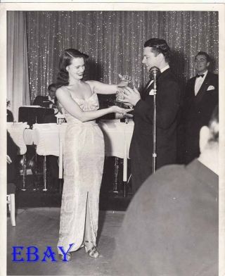 Gloria Vanderbilt Helps Magician Russell Swann W/a Trick Vintage Photo 1942