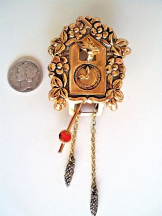 1945 " Coro " (pegasus Hallmark) Clock & Moving Parts Fur Clip; Large (3 & 11/16 ")