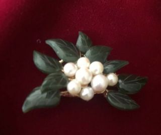 Vintage Swoboda Pearl and Jade Pin/Brooch,  with matching clip on earrings. 7