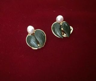 Vintage Swoboda Pearl and Jade Pin/Brooch,  with matching clip on earrings. 8