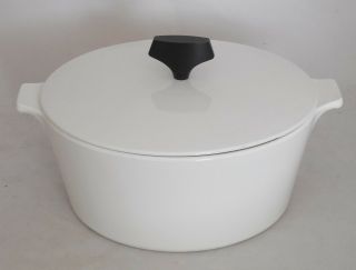 Vintage Corning Ware Buffet Server Covered Casserole 2.  5 Qt B - 2 - 1/2 White W/lid