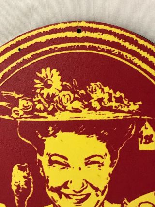 VINTAGE Rare MINNIE PEARL CHICKEN Restaurant Tulsa Plaque Laminated Red Yellow 3