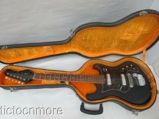Vintage Silvertone Model No.  319.  14109 6 String Black Electric Guitar & Case