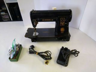 Vintage Singer 301a Sewing Machine In Black