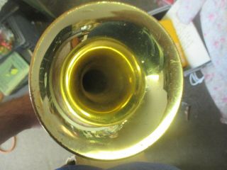 Yamaha YTR2320 Vintage Student Trumpet w/7C Mouthpiece & Case 8