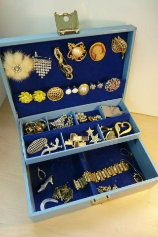Jewellery Box Full Of Vintage Brooches Brooch Clip On Earring Necklaces 28c