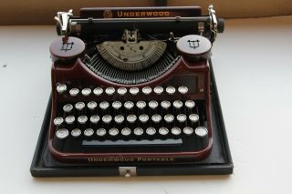 Underwood Portable Typewriter - Rare & Desirable Woodgrain Model