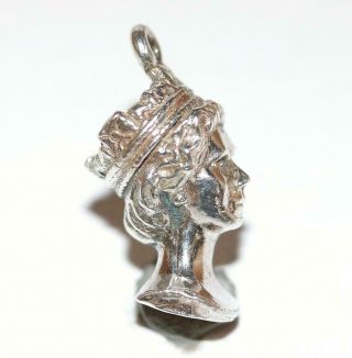 Queen Of England Elizabeth Bust C.  1977 Sterling Silver Vintage Bracelet Charm