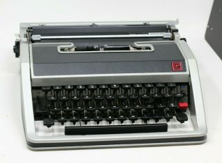 Vintage Olivetti Underwood Lettera 33 Typewriter Well,