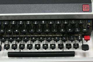 Vintage Olivetti Underwood Lettera 33 Typewriter Well, 4