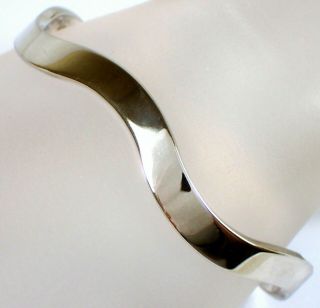 Vtg Mexico 24.  7g Sterling Silver Wave Modernist Design Hinged Bangle Bracelet