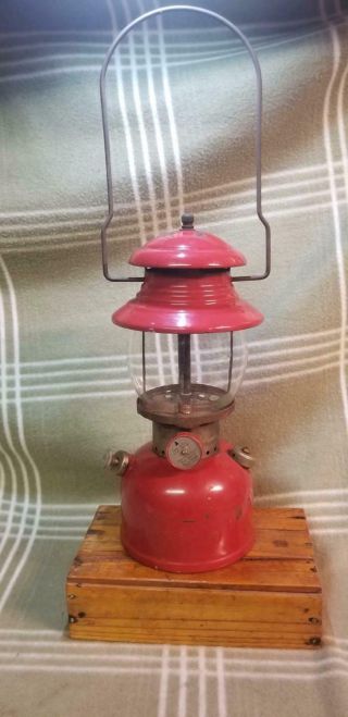 1960 Vintage Red Coleman 200 Single Mantle Lantern Brass Fount.