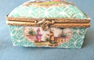 Rare & German/ Meissen Chinoiserie Decorated Snuff Box - Hoerolt ?