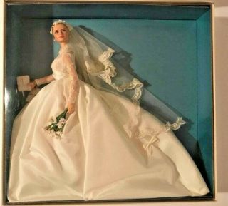 Rare GRACE KELLY THE BRIDE 2011 SILKSTONE Barbie Gold Label BFMC Doll 4