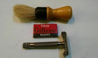 Vintage Razor - - Gillette 1938/39 Senator - - Open Comb Razor With Brush & Nos Blades
