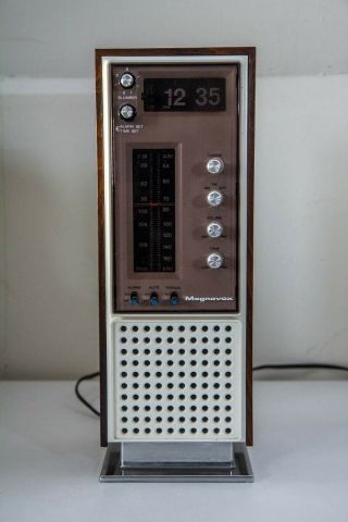 Vintage Magnavox Flip Clock Tower Am/fm Radio 1r1784 1970s Wood Grain -