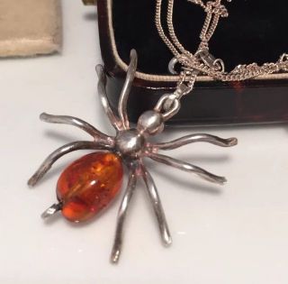 Vintage Jewellery Lovely Sterling Silver & Amber Spider Pendant Necklace