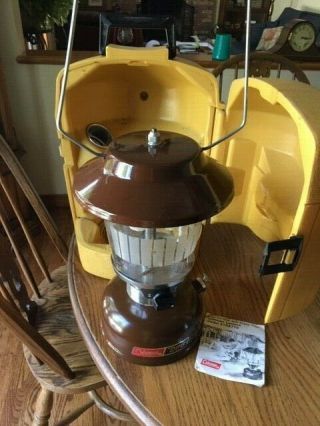 1981 Vintage Brown Coleman Model 275 Double Mantle Lantern With Clam Shell Case