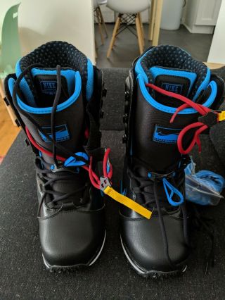 Mens Limited Rare Nike SB QS Lunarendor Snownoarding Boots Size 9 us men ' s 4