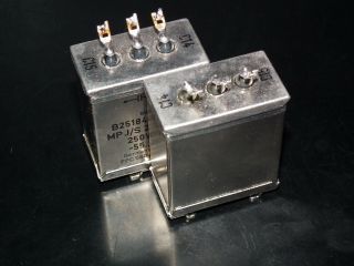 Two vintage Siemens PIO capacitors 2x4 uF / 250V Klangfilm,  glass end seal 7