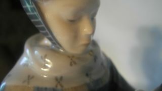 LARGE VINTAGE ROYAL COPENHAGEN FIGURINE ' WOMAN KNITTING ' L.  BENTER 1317 dx 9 