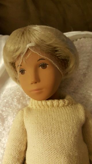 16 " Vintage 112 Sasha Doll,  Blonde Hair,  Brown Eyes,  Sweater,  Tag Box Needs Restrung