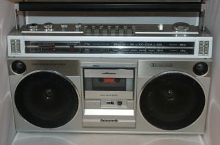 Vintage 1980s Sanyo (model: M9860) Am/fm Cassette " Jambox/ghetto Blaster " -