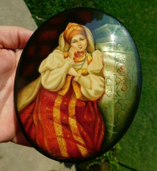 Vtg.  Fedoskino Russian Lacquer Box Traditional Girl Painted over Mother of Pearl 2