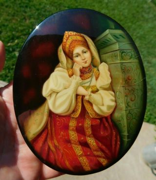 Vtg.  Fedoskino Russian Lacquer Box Traditional Girl Painted over Mother of Pearl 5
