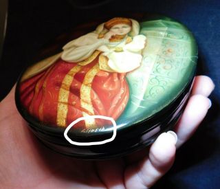Vtg.  Fedoskino Russian Lacquer Box Traditional Girl Painted over Mother of Pearl 7