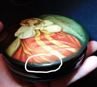 Vtg.  Fedoskino Russian Lacquer Box Traditional Girl Painted over Mother of Pearl 8