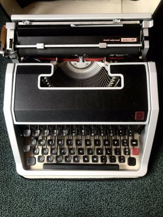 Vintage Olivetti Underwood Lettera 33 Portable Typewriter