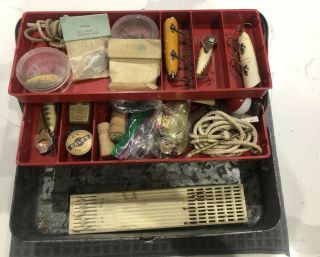 Vintage Tackle Box Full Of Old Fishing Lures & Accesorios Heddon & Misc