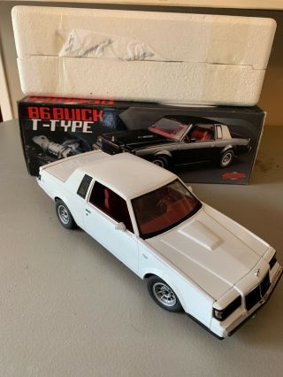1/18 Gmp 1987 Buick Regal T Type White 235 Rare