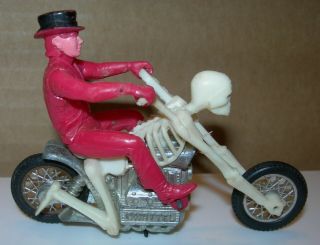 Vintage Hot Wheels Rrrumblers Bone Shaker Redline with Rider 2
